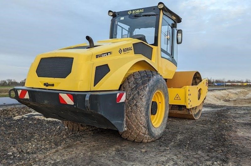 heavy duty track rollers and guide rails